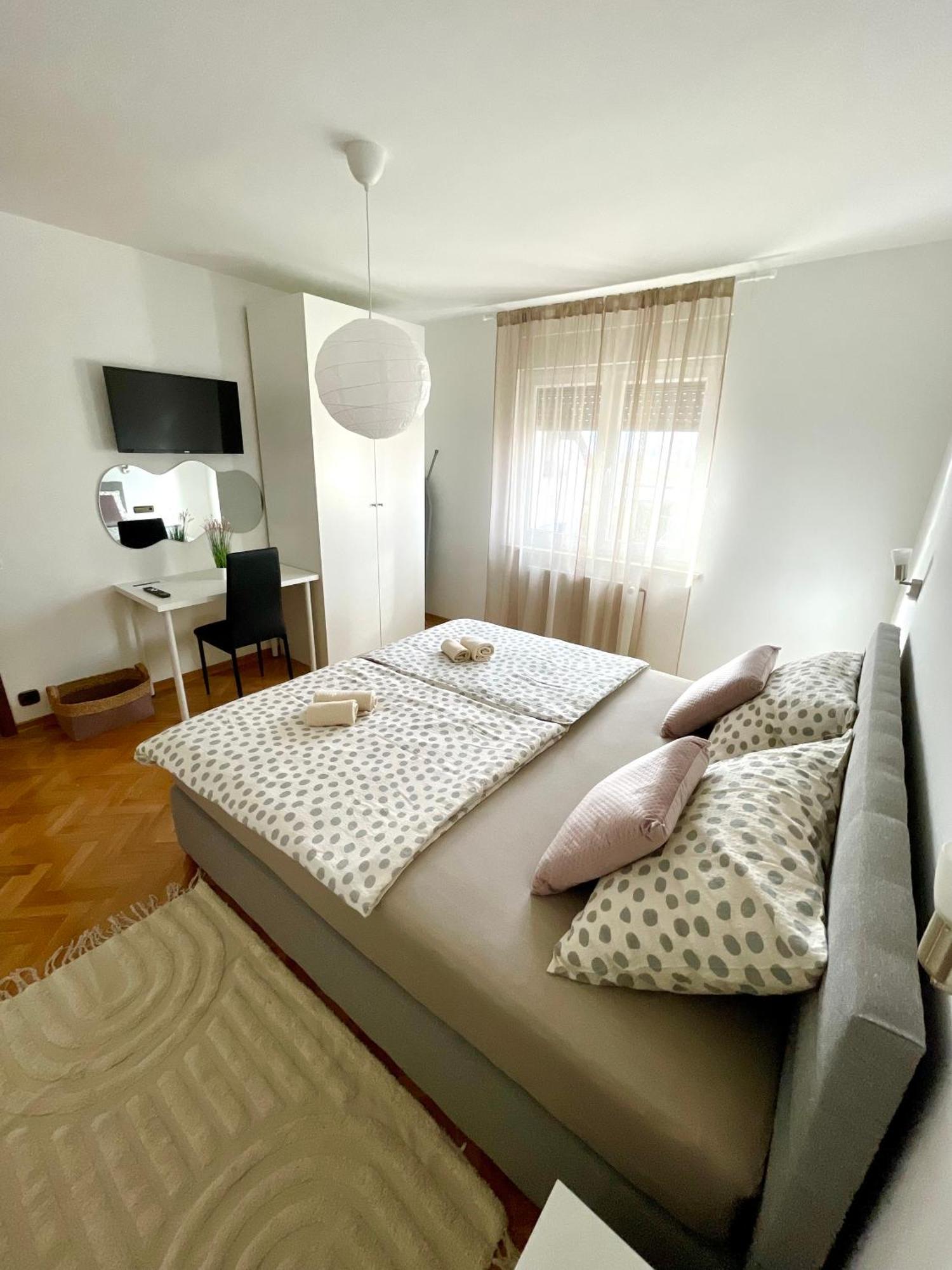 Apartman Bago Deluxe Near Zagreb Airport ヴェリカ・ゴリツァ エクステリア 写真